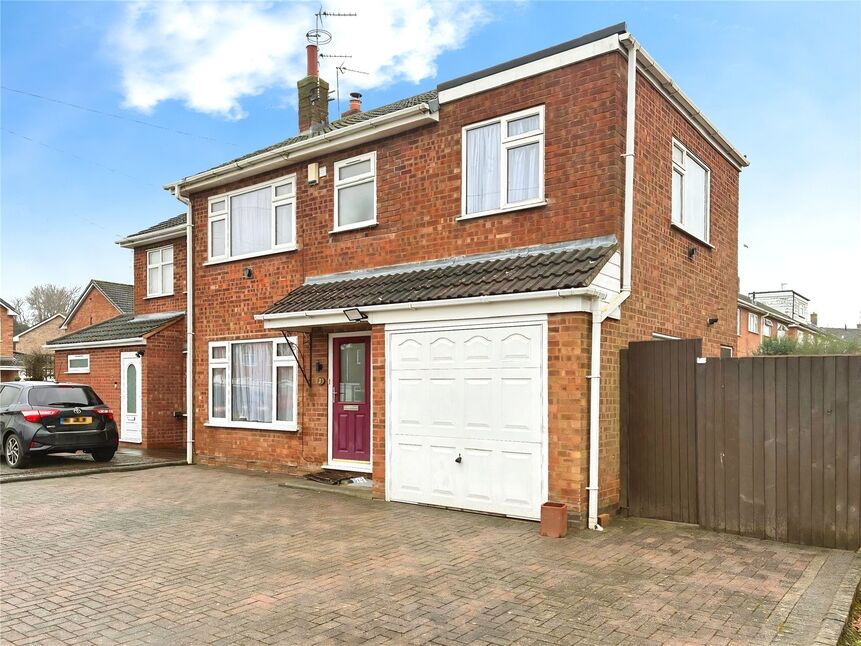 Main image of 4 bedroom Semi Detached House to rent, Southfield Close, Nuneaton, Warwickshire, CV10