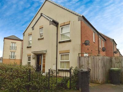 Larch Close, 2 bedroom Semi Detached House to rent, &pound;1,200 pcm