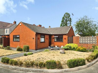 Freeman Close, 3 bedroom Detached Bungalow for sale, &pound;275,000