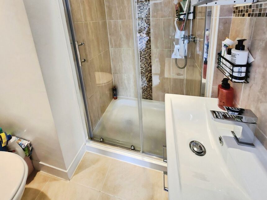 En-Suite Shower