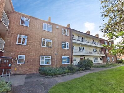 Church Street, 1 bedroom Flat for sale, &pound;85,000