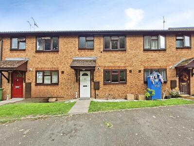 2 bedroom Mid Terrace House for sale