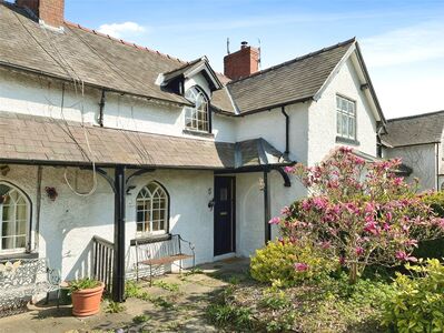 2 bedroom Mid Terrace House for sale