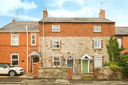 3 bedroom Mid Terrace House for sale