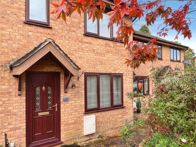 2 bedroom Mid Terrace House for sale