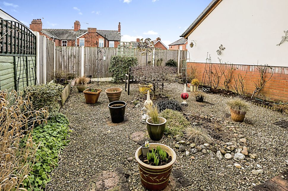 2 bedroom Detached Bungalow for sale, Maplehurst Drive, Oswestry, SY11 £205,000