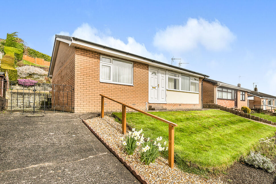 2 bedroom Detached Bungalow for sale, Vyrnwy Road, Oswestry, SY11 £