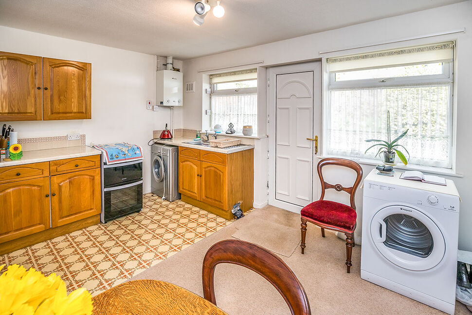 2 bedroom Detached Bungalow for sale, Vyrnwy Road, Oswestry, SY11 £