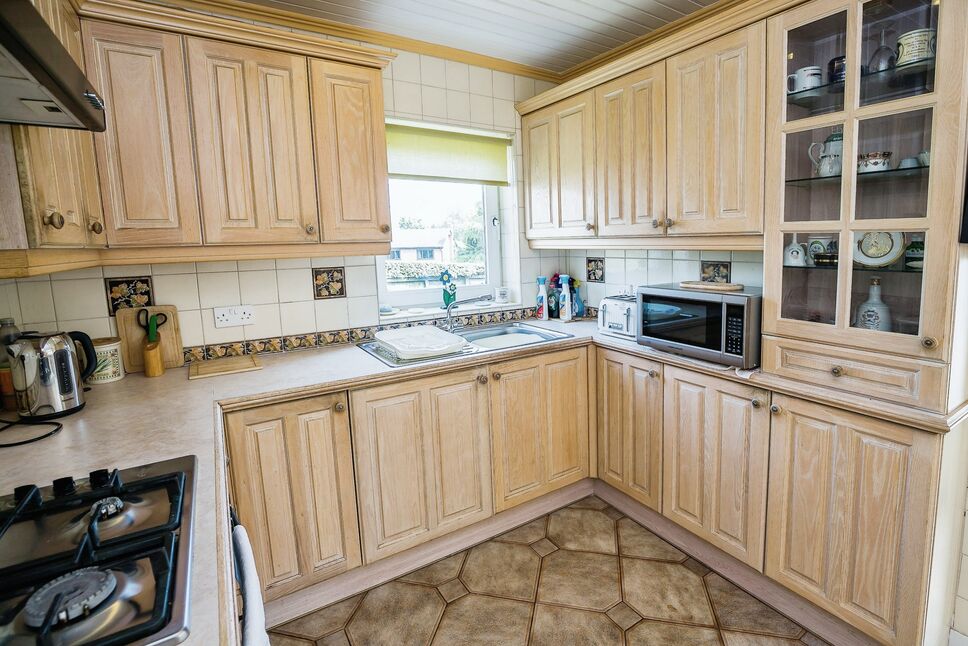 4 bedroom Detached Bungalow for sale, Penygarreg Rise, Pant, SY10 £