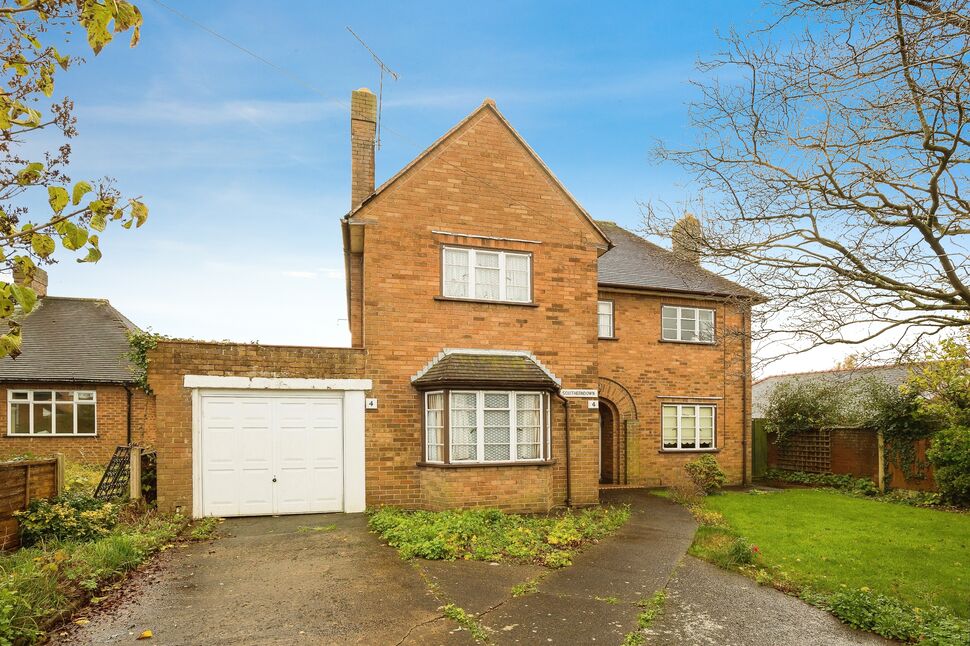 4 bedroom Detached House for sale, Cabin Lane, Oswestry, SY11 £265,000