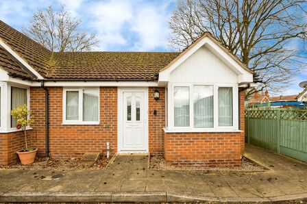 Beresford Gardens, 2 bedroom End Terrace Bungalow for sale, £189,950