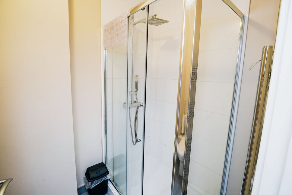 En-Suite 2
