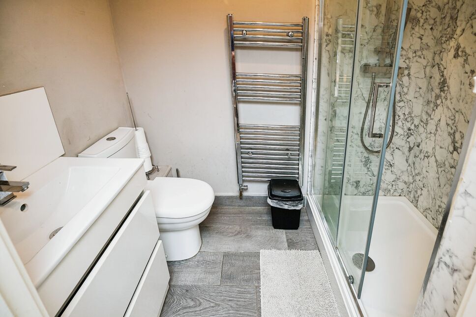 En-Suite 1
