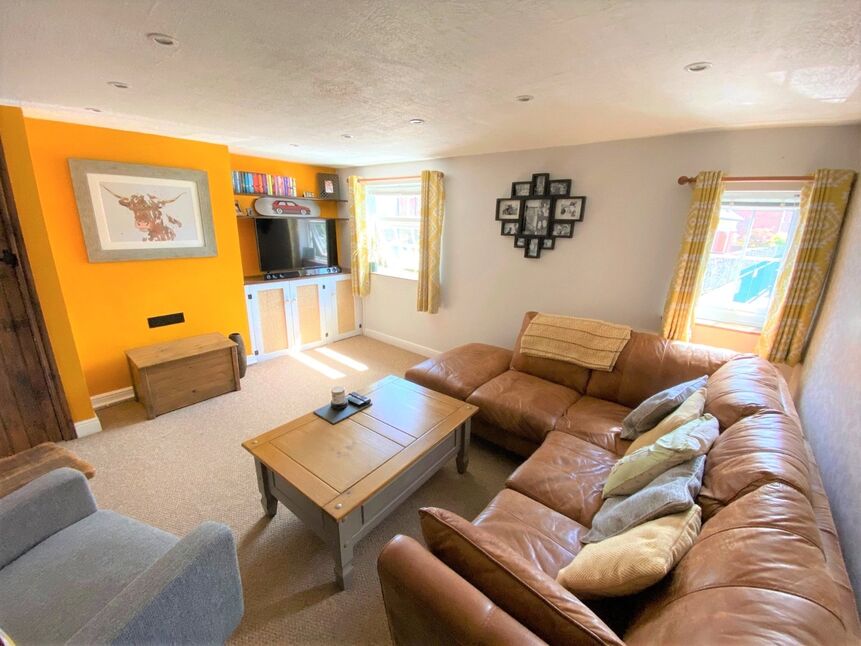 3 bedroom Mid Terrace House for sale, Upper Brook Street, Oswestry