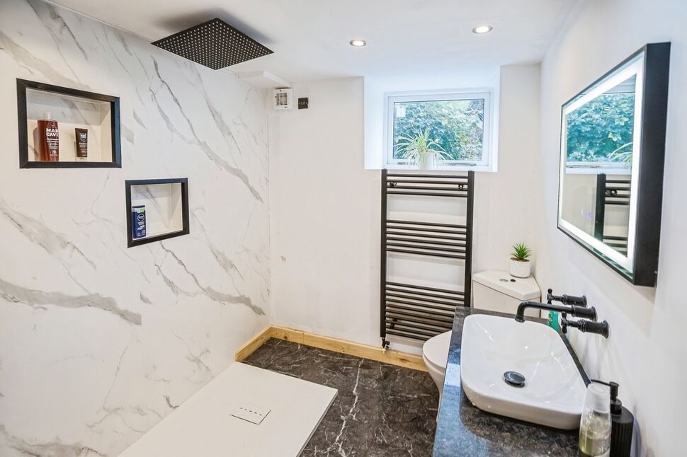 En-Suite 2
