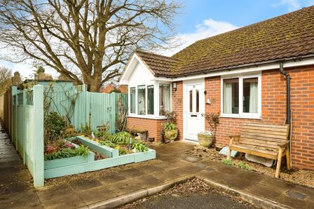 Beresford Gardens, 2 bedroom End Terrace Bungalow for sale, £209,950