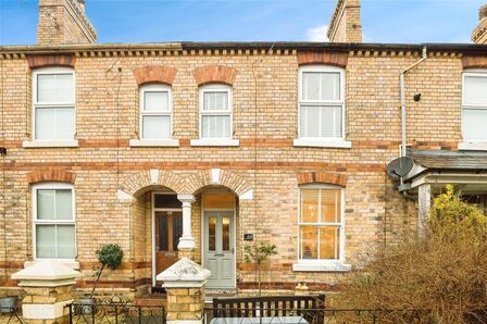 3 bedroom Mid Terrace House for sale