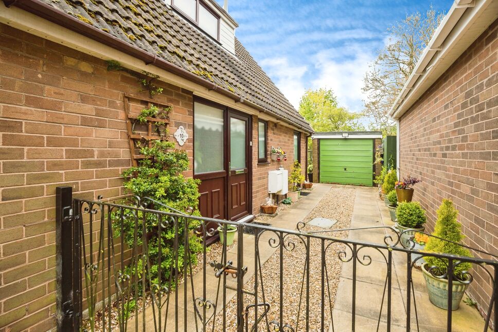 3 bedroom Detached House for sale, Rosehill Avenue, Whittington, SY11