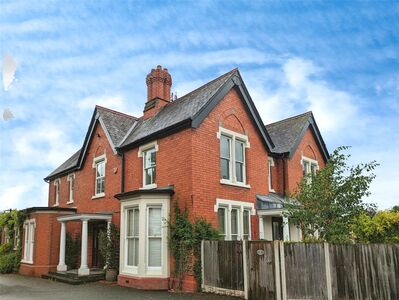Morda Road, 2 bedroom  Flat for sale, £185,000