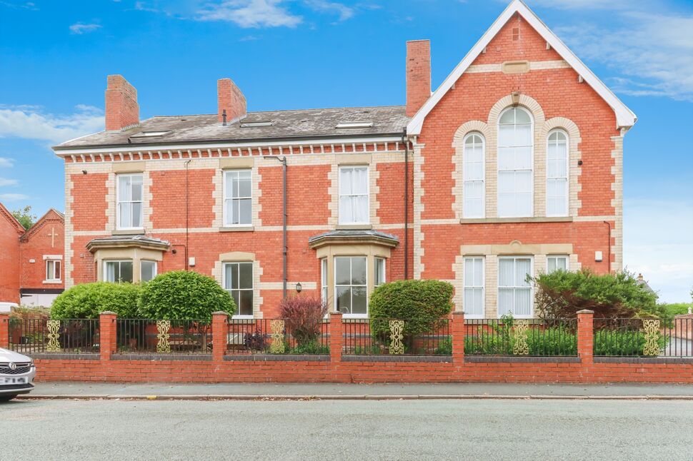 Main image of 1 bedroom  Flat for sale, Queens Road, Oswestry, Shropshire, SY11