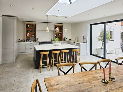 Morda Road, 8 bedroom Detached House for sale, £740,000