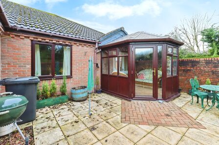 Meadowbrook Court, 2 bedroom Semi Detached Bungalow for sale, £125,000