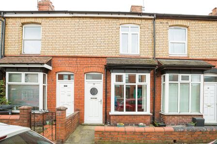 2 bedroom Mid Terrace House for sale