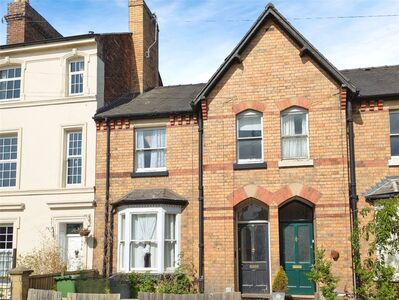 3 bedroom Mid Terrace House for sale