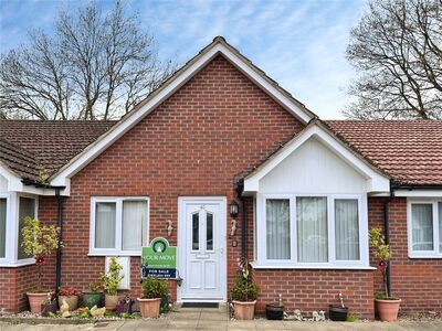 2 bedroom Mid Terrace Bungalow for sale