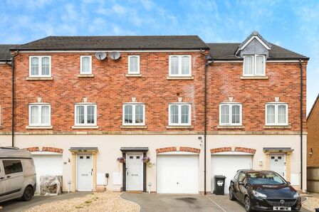 3 bedroom Mid Terrace House for sale