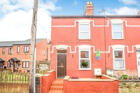 Albert Road, 2 bedroom End Terrace House to rent, £750 pcm