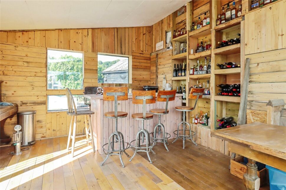Home Office / Bar
