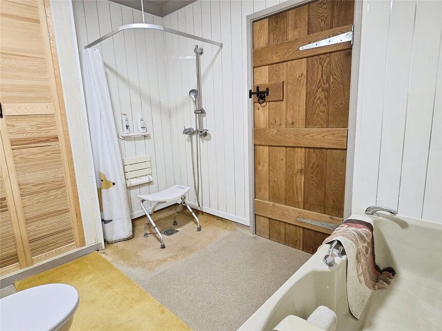 Bath / Shower Room