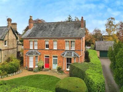 4 bedroom Semi Detached House for sale