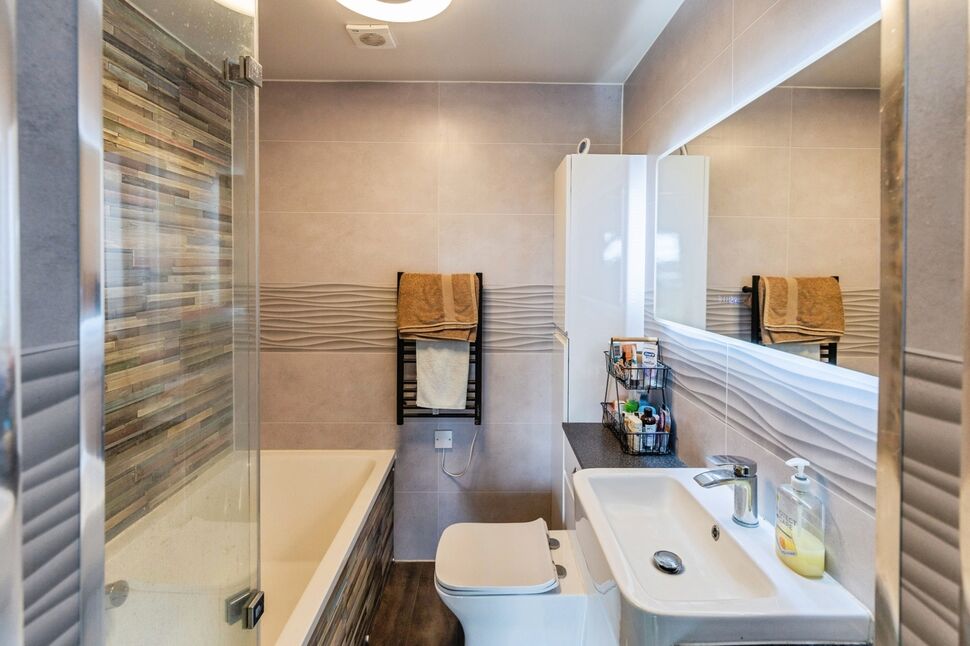 En-Suite 2