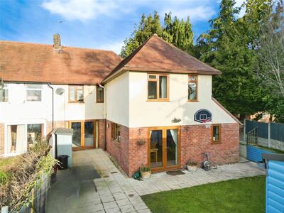 4 bedroom Semi Detached House for sale