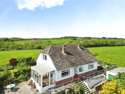 Llynclys, 4 bedroom Detached House for sale, &pound;415,000