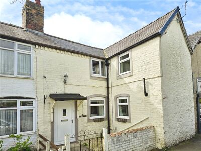 2 bedroom Mid Terrace House for sale
