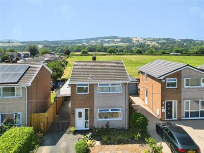 Offa, 3 bedroom Detached House for sale, &pound;255,000