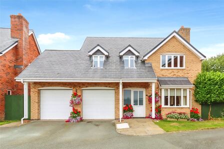 St. Martins Road, 4 bedroom Detached House to rent, &pound;1,450 pcm