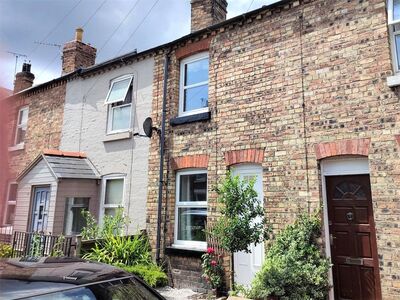 2 bedroom Mid Terrace House for sale