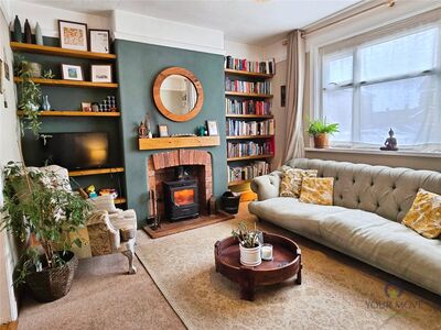 4 bedroom Mid Terrace House for sale