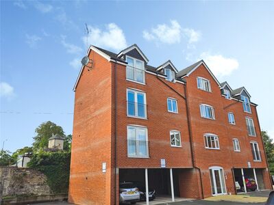 Oak Street, 2 bedroom Flat to rent, &pound;775 pcm