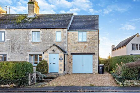 4 bedroom Semi Detached Property to rent