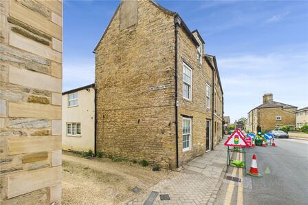 West Street, 3 bedroom End Terrace House to rent, £1,700 pcm