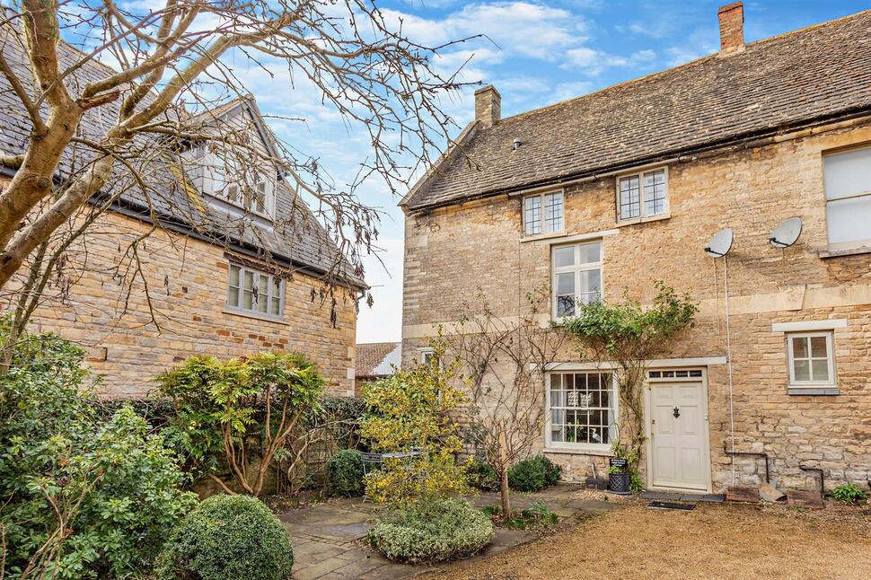 Main image of 2 bedroom Property to rent, West Street, Oundle, Northamptonshire, PE8
