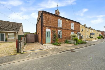 Stamford Lane, 2 bedroom Semi Detached House to rent, £1,200 pcm