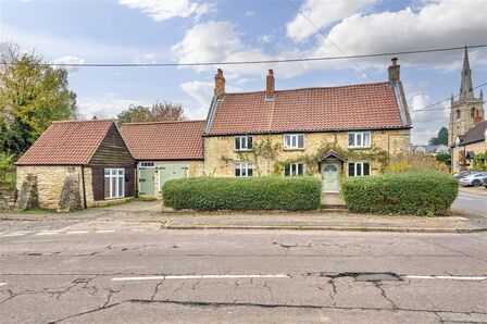 32 High Street, 3 bedroom Detached House to rent, £1,400 pcm
