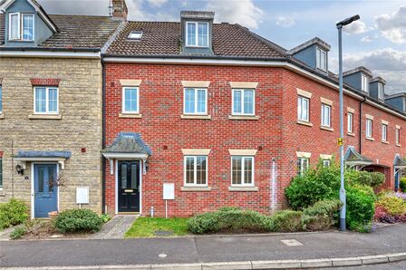 3 bedroom Mid Terrace House to rent