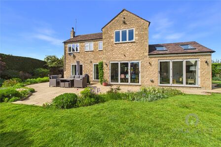 Mill Lane, 4 bedroom Detached House to rent, &pound;2,950 pcm